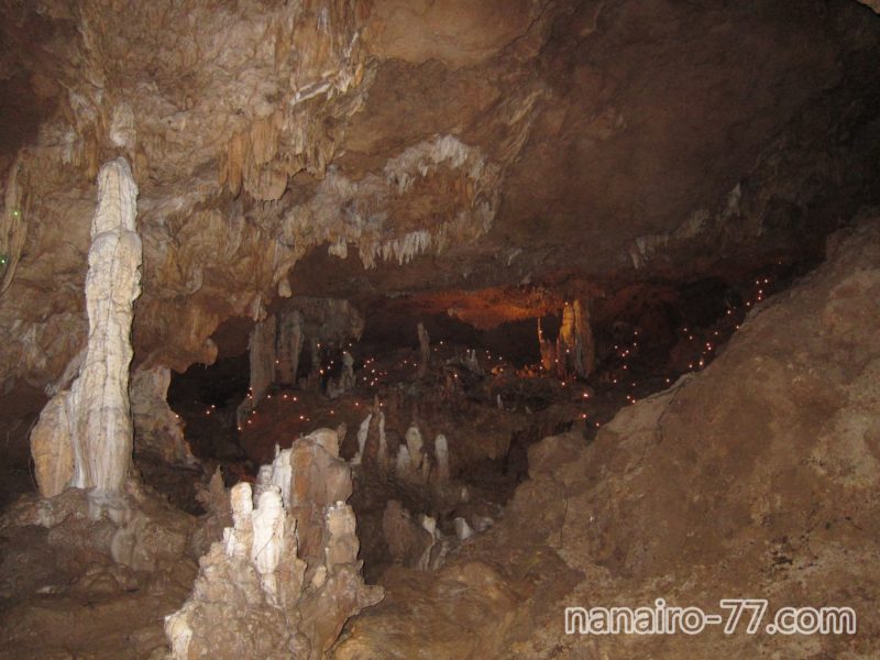 石垣島鍾乳洞のイルミネーションは美しい